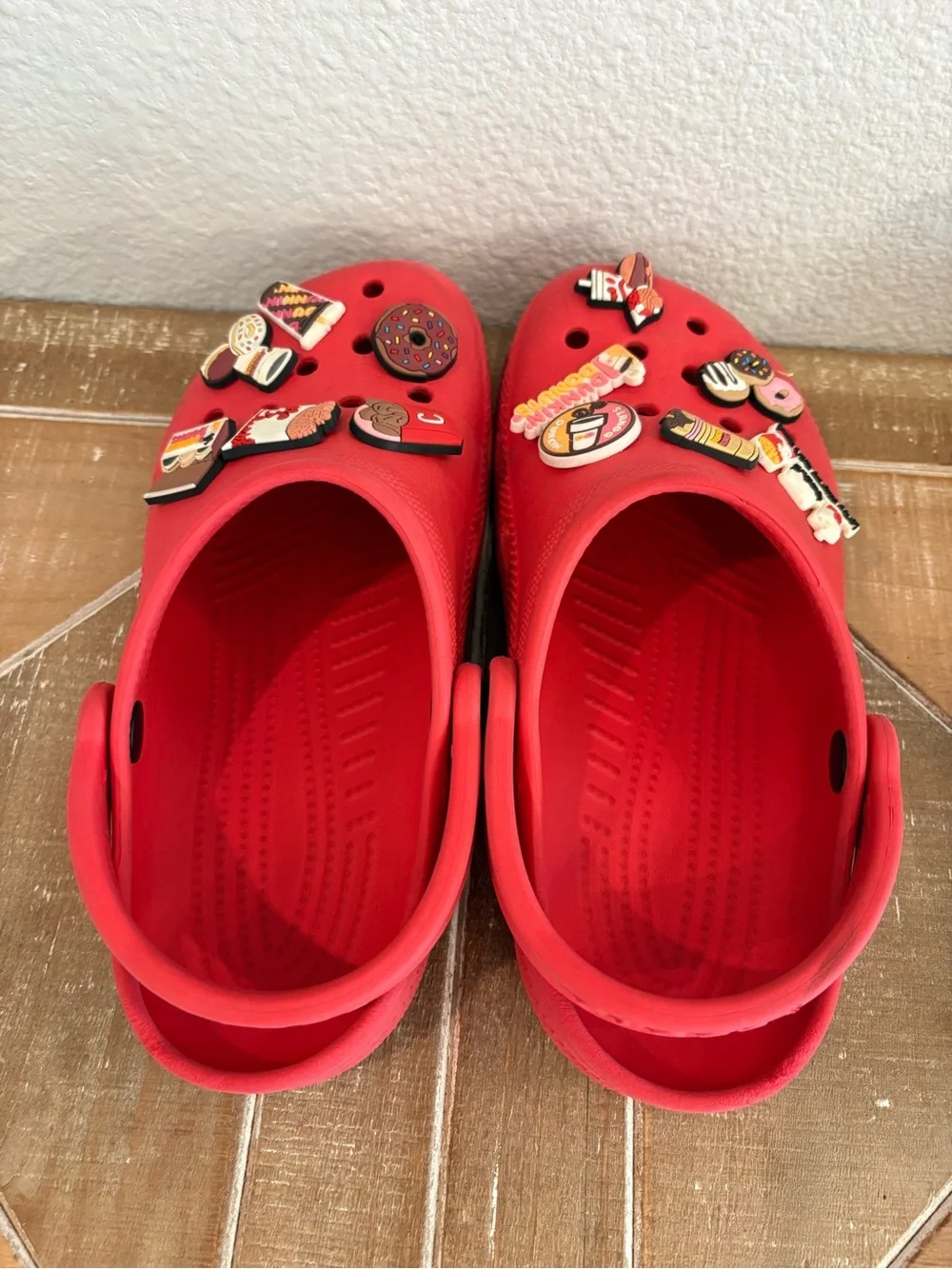 Crocs Kids Red Clog Sandals Fun Charms Chick-fil-A Dunkin Donuts Size Youth 4